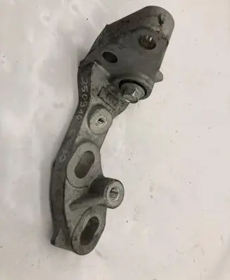Mazda CX-3 Gearbox mounting bracket 