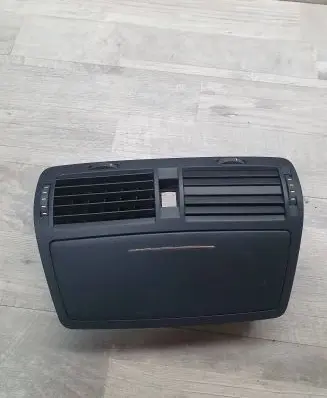 Skoda Octavia Mk2 (1Z) Dash center air vent grill 1Z0820951 1211585 8102535