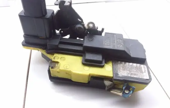 Volvo S80 Rear door lock 8626967 07A01