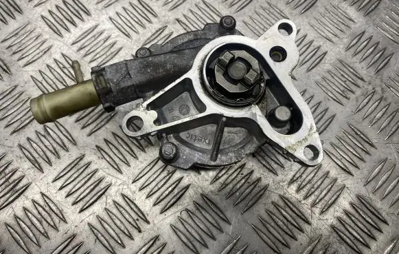 Mercedes-Benz X-class W470 Vacuum pump 146508418R 131017 059236
