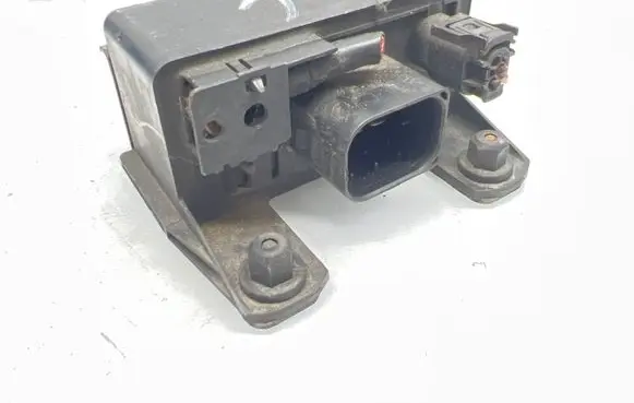 Mercedes-Benz E W211 Glow plug pre-heat relay 0285454032