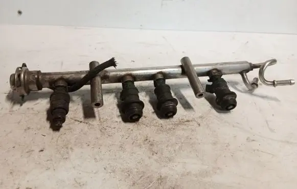 Audi A3 S3 8L Fuel injector supply line/pipe 037906031aa