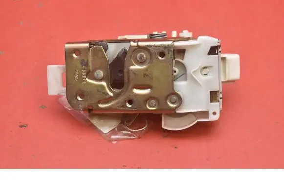 Ford Mondeo Mk III Front door lock XS41-A21813-DE