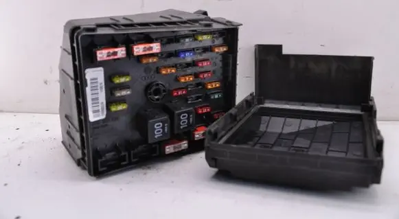 Volkswagen PASSAT CC Fuse box set 3C0937125