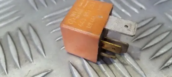 Audi A4 S4 B5 8D Other relay 443951253