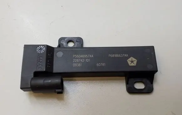 Jeep Cherokee Aerial antenna amplifier P56046957AA P68186637AA
