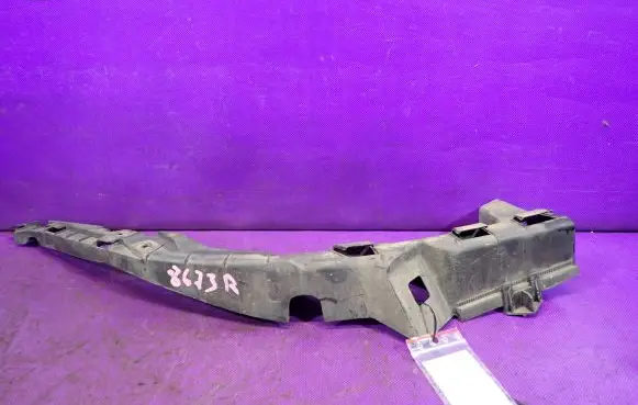 Volkswagen PASSAT B4 Front bumper mounting bracket 3B0807050A