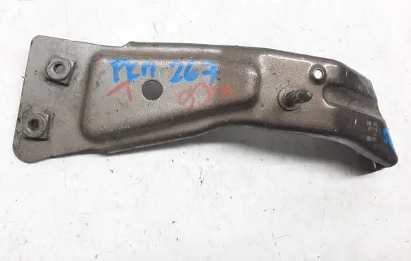 Volkswagen Jetta VI Fender mounting bracket