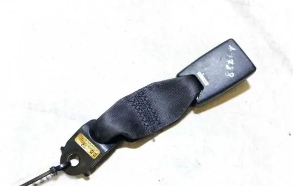 Mazda 323 Rear seatbelt buckle er3g20