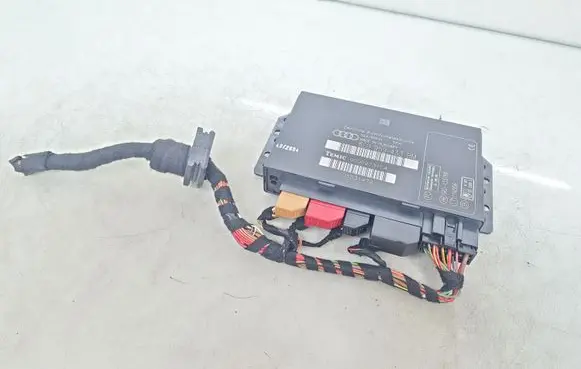Audi A4 S4 B7 8E 8H Comfort/convenience module 8E0959433BM 00002731C4 H24S0031