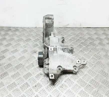 Engine mounting bracket