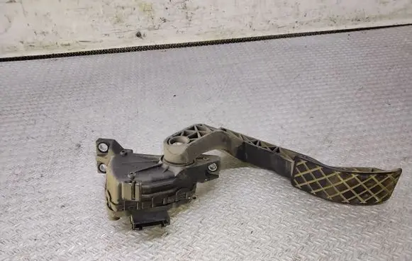 Volkswagen PASSAT B5.5 Accelerator throttle pedal 8D1721523J