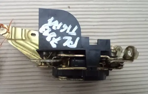 Opel Tigra A Front door lock