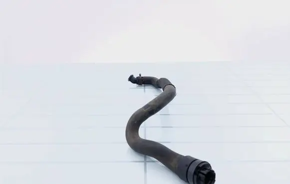 Coolant pipe/hose