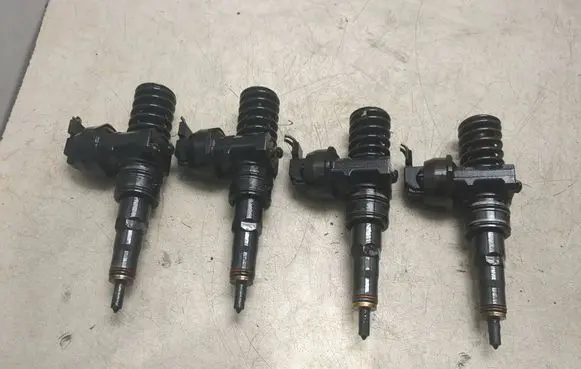 Audi A3 S3 A3 Sportback 8P Fuel injectors set 0414720215