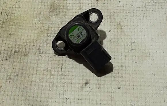 Mercedes-Benz GLA W156 Mass air flow meter A0051535028