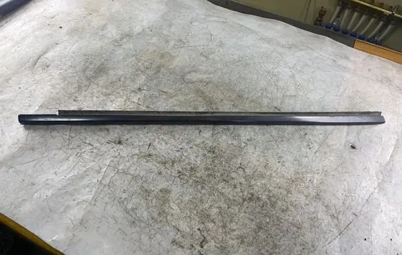 Mercedes-Benz E W210 Front door glass trim molding
