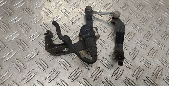 Toyota C-HR I Headlight/headlamp level sensor 7F3011 A0929331