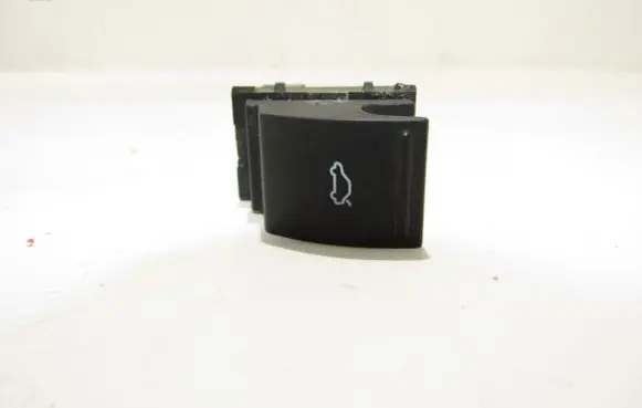 Volkswagen Scirocco Tailgate opening switch 1K0959831