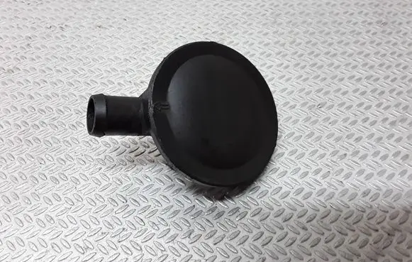 Skoda Octavia Mk1 (1U) Breather/breather pipe/hose 028129101E