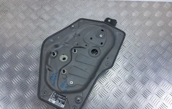 Rear door manual window regulator
