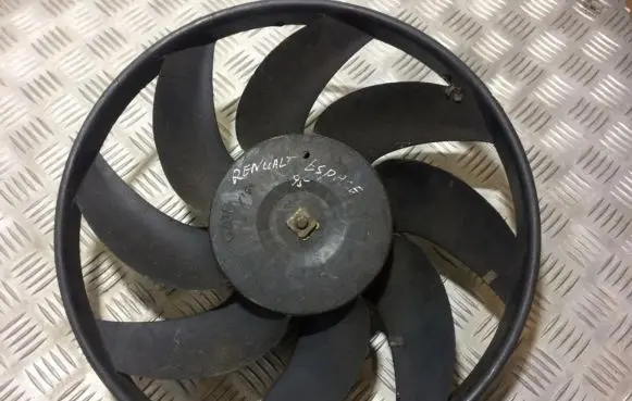Radiator cooling fan shroud