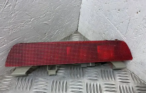 Toyota Land Cruiser (HDJ90) Third/center stoplight 60-56