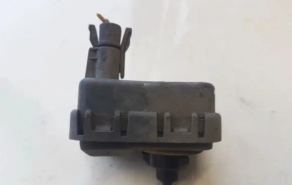 Opel Zafira A Headlight level adjustment motor 