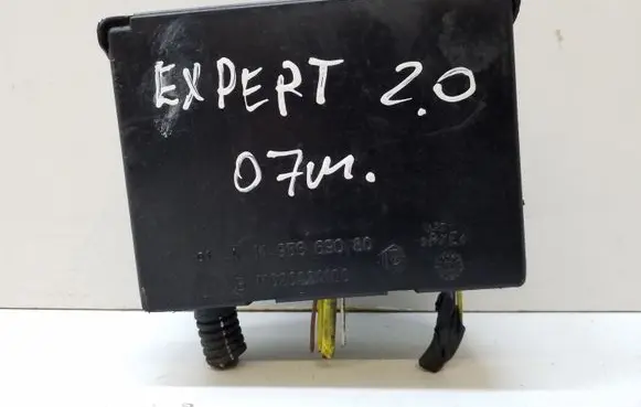 Peugeot Expert Relay mounting block 1495669080