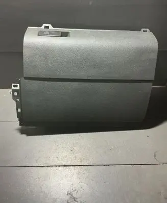 Glove box
