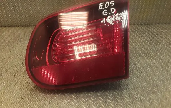 Volkswagen Eos Tailgate rear/tail lights 1Q0945094C