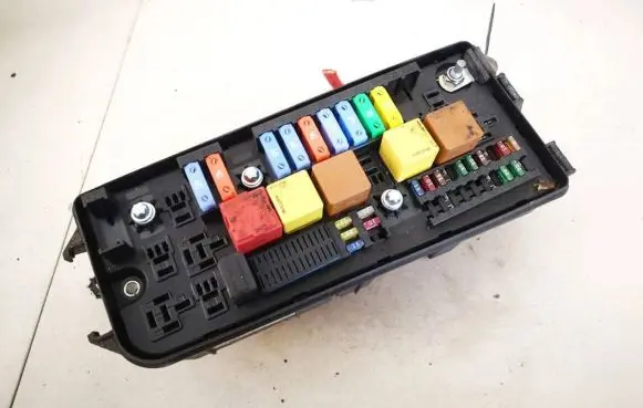 Opel Signum Fuse box set 13144711 519068019