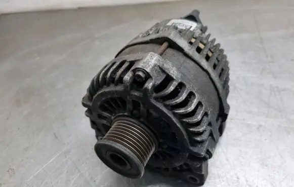 Renault Master III Generator/alternator 231008137R