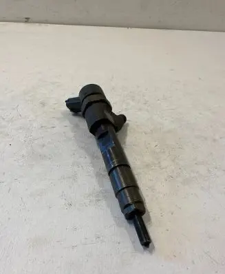 Nissan Primera Fuel injector 0445110110b