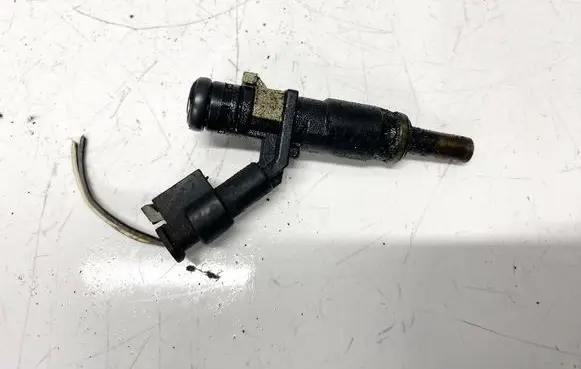 Mercedes-Benz CLS C219 Fuel injector A2720780240