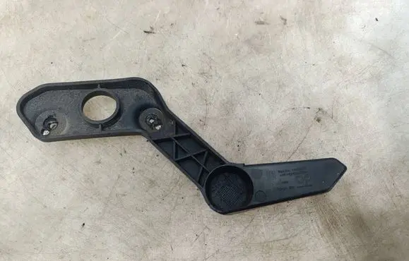 Opel Astra J Rear bumper mounting bracket 13368097