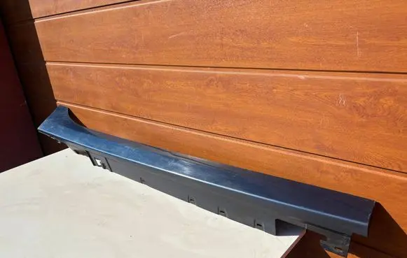BMW 1 F40 Foot area side trim 21163611