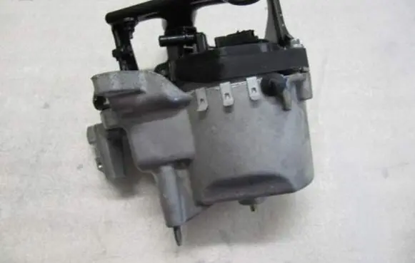 Volvo S40 Fuel filter housing AV6Q9180AF