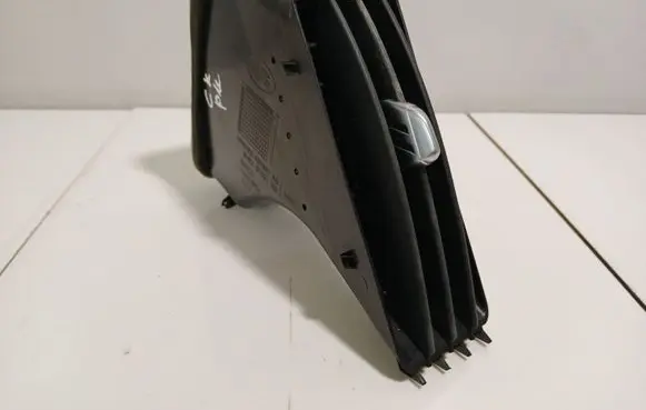 Land Rover Freelander 2 - LR2 Dash center air vent grill 6H5201821AD