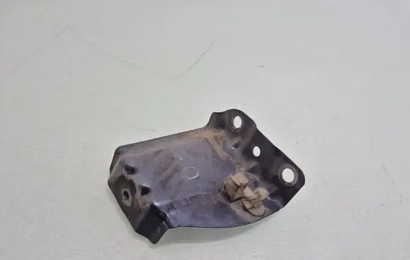 Citroen C-Crosser Fender mounting bracket 