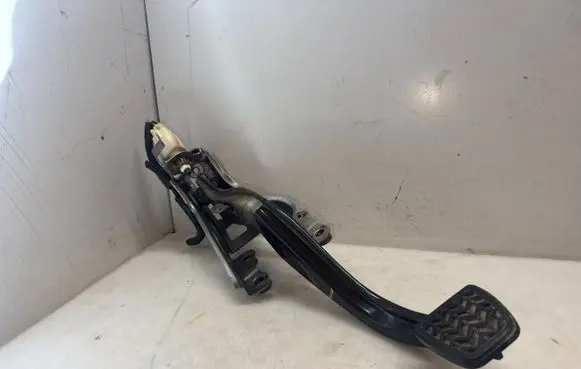 Toyota Yaris Brake pedal 