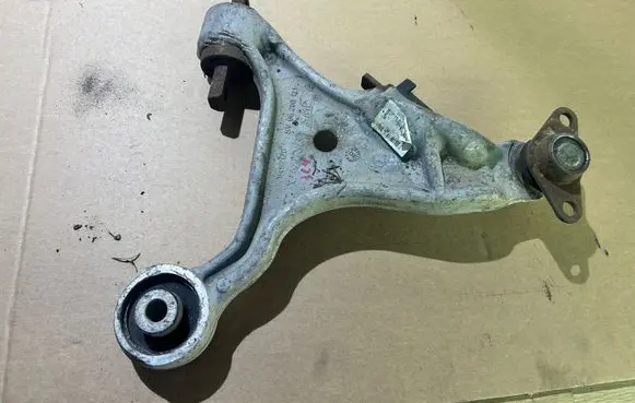 Volvo S60 Front lower control arm/wishbone 9492120