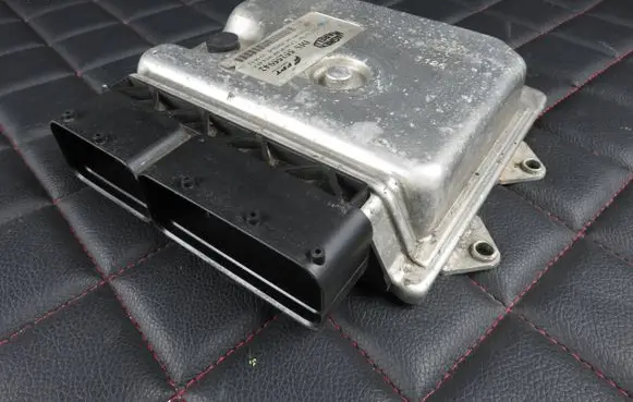 Fiat 500L Engine control unit/module 55255942