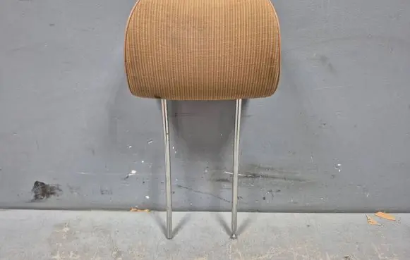 Mercedes-Benz 200 300 W123 Front seat headrest 