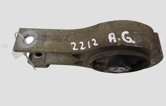 Peugeot 508 Engine mount bracket