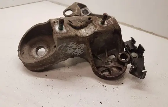 Audi A6 S6 C6 4F Engine mounting bracket 8E0199352F