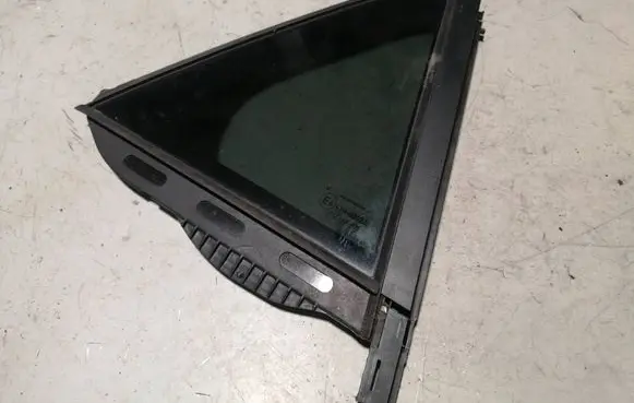 Peugeot 2008 II Rear vent window glass 9825845280