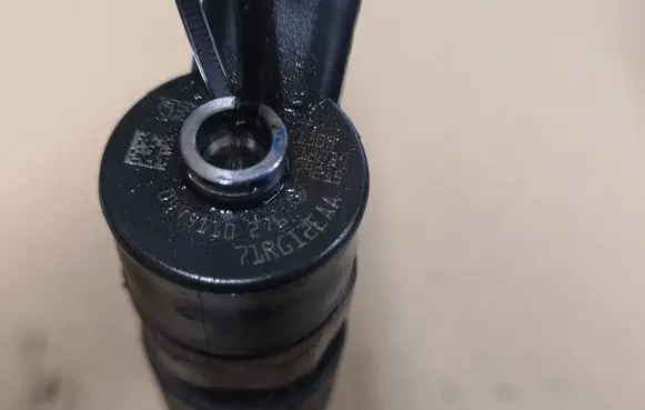 Opel Zafira B Fuel injector 0445110276