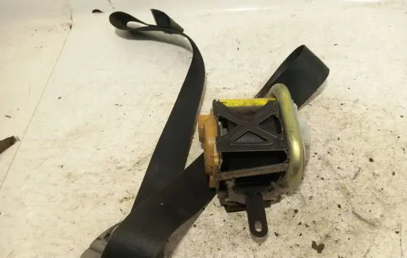 Toyota Corolla E120 E130 Front seatbelt 040858