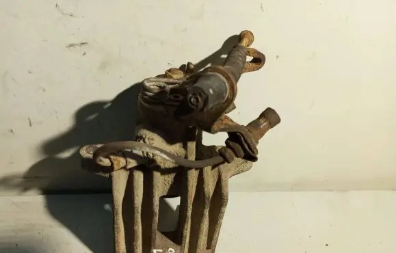 Skoda Octavia Mk2 (1Z) Rear brake caliper